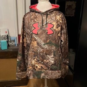 Under Armour green camo hoodie with logo and inside of hood hot pink